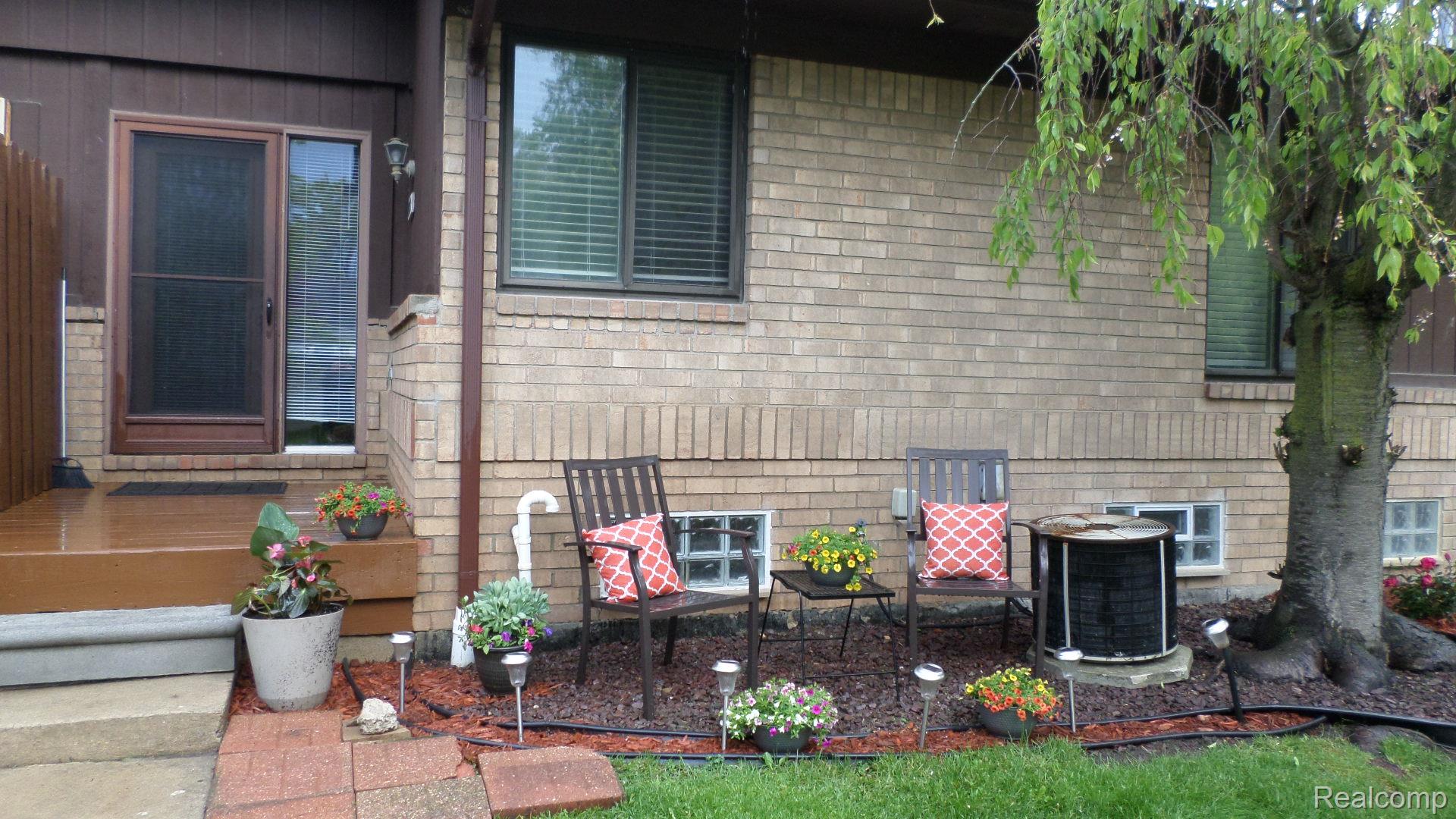 33831 Hooker Road, Unit 6 New Baltimore, MI 48047 - Photo 1 of 34 SAM_8460.JPG