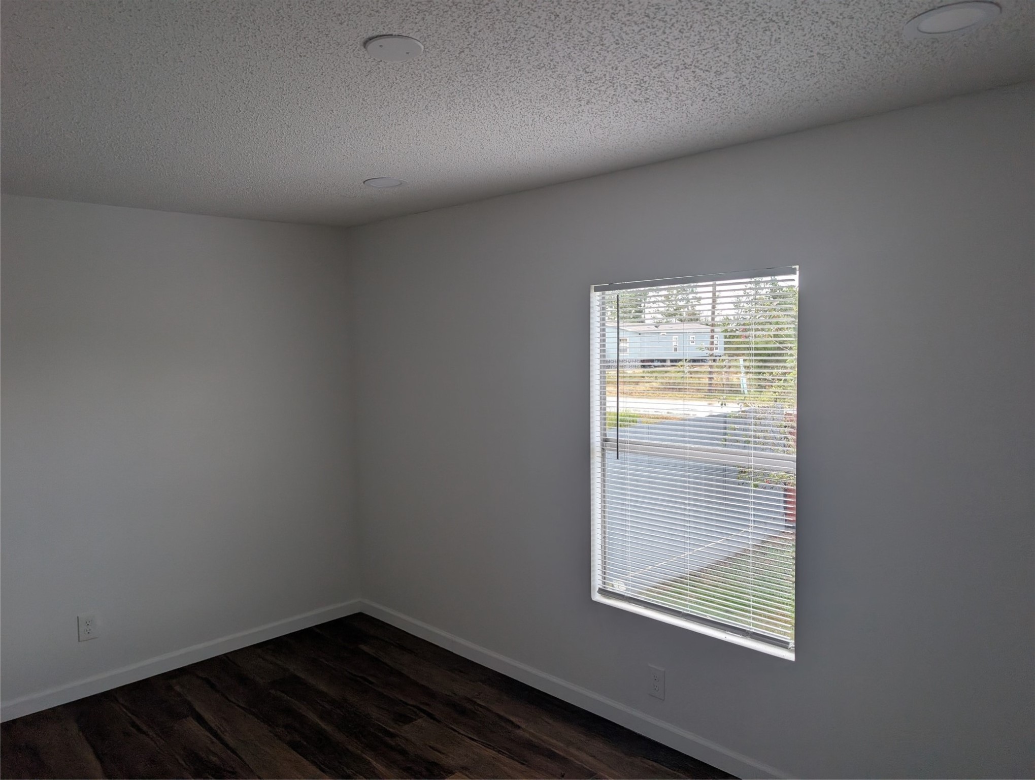608 Country Road Cleveland, TX 77327 - Photo 7 of 9 an empty room with a window
