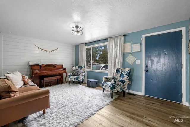 $299,400 | 531 Calico Street, Hansen, ID 83334