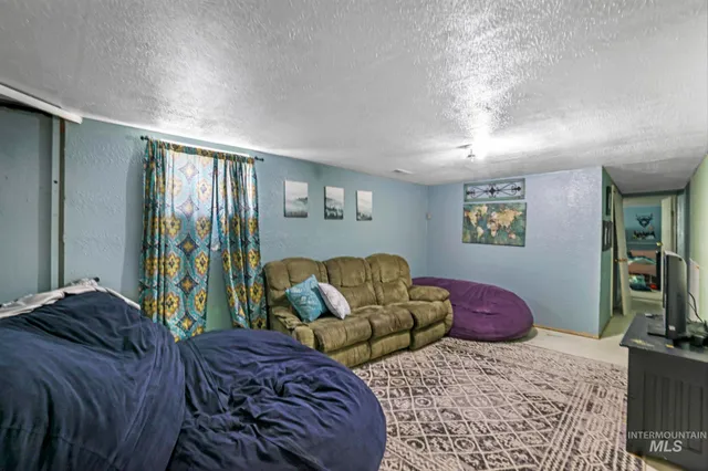 $299,400 | 531 Calico Street, Hansen, ID 83334