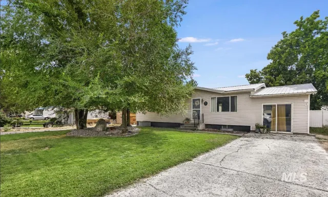 $299,400 | 531 Calico Street, Hansen, ID 83334