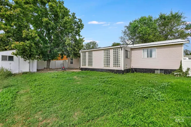 $299,400 | 531 Calico Street, Hansen, ID 83334