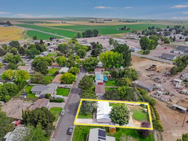 $299,400 | 531 Calico Street, Hansen, ID 83334