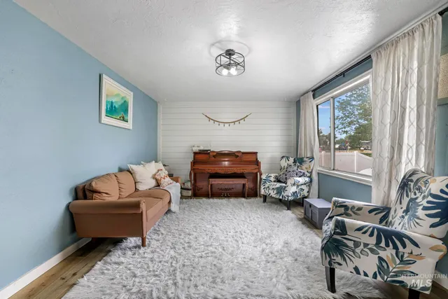 $299,400 | 531 Calico Street, Hansen, ID 83334