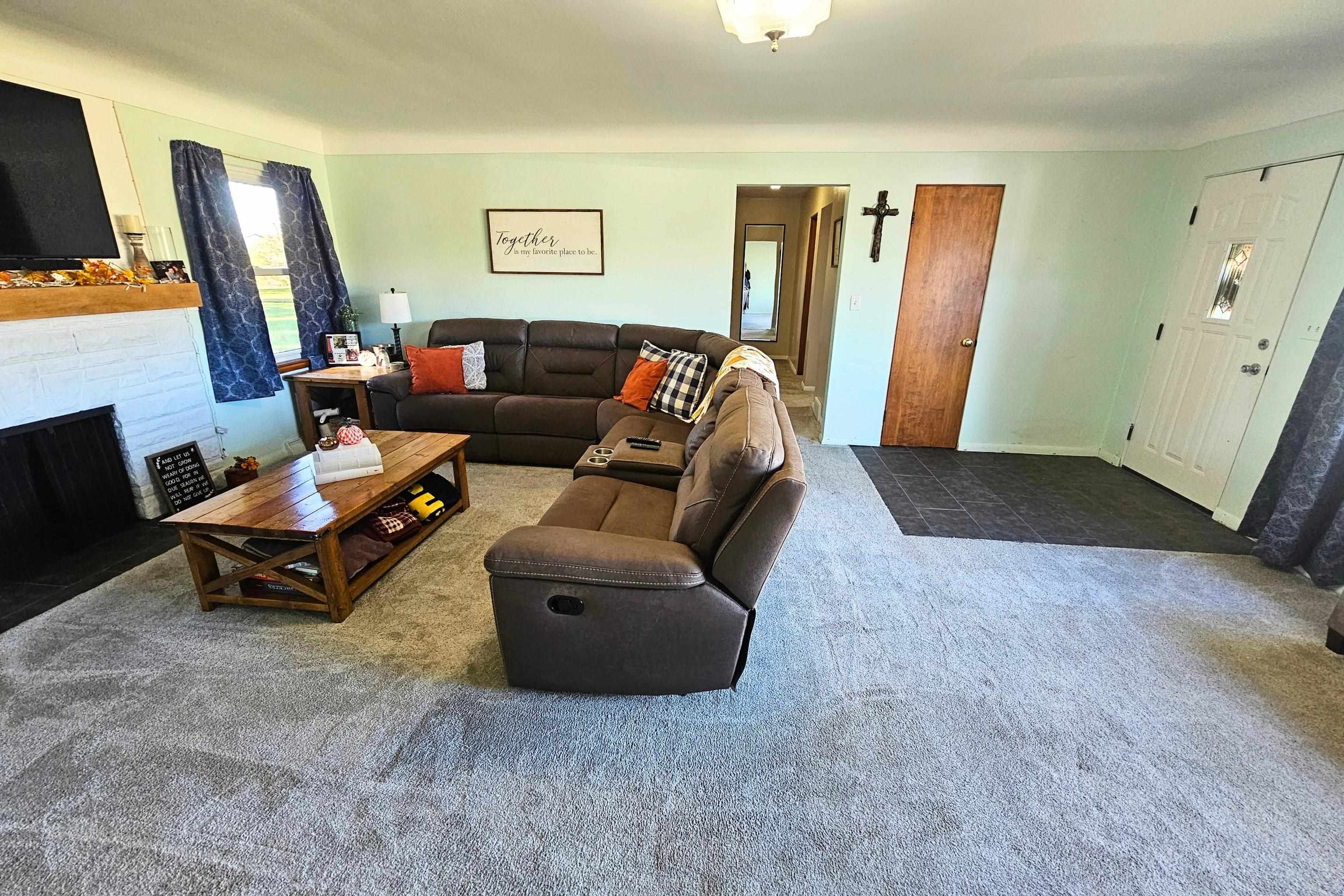 5865 Shattuck Road Saginaw, MI 48603 - Photo 4 of 49 50157412-4c447945-11f3-47ec-8a62-9fc417ccea39.JPG