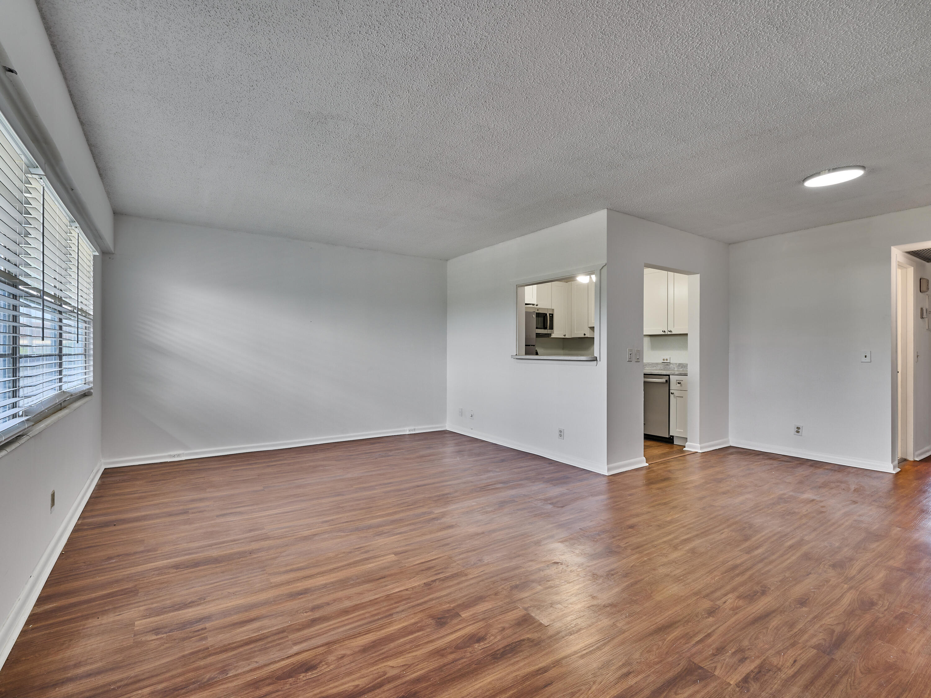 325 Mansfield Drive, Unit 325H Boca Raton, FL 33434 - Photo 4 of 17 Living Room