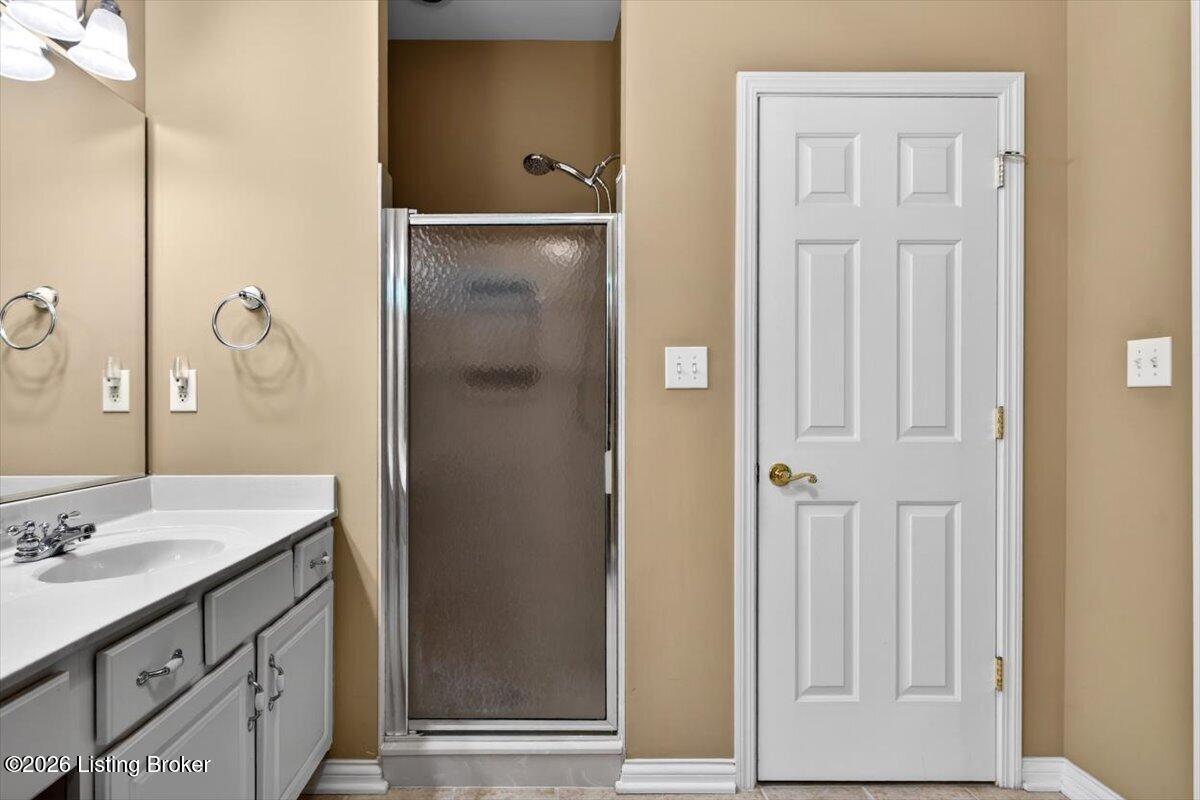 4111 Dolphin Road Louisville, KY 40220 - Photo 28 of 60 Ensuite Primary Bath