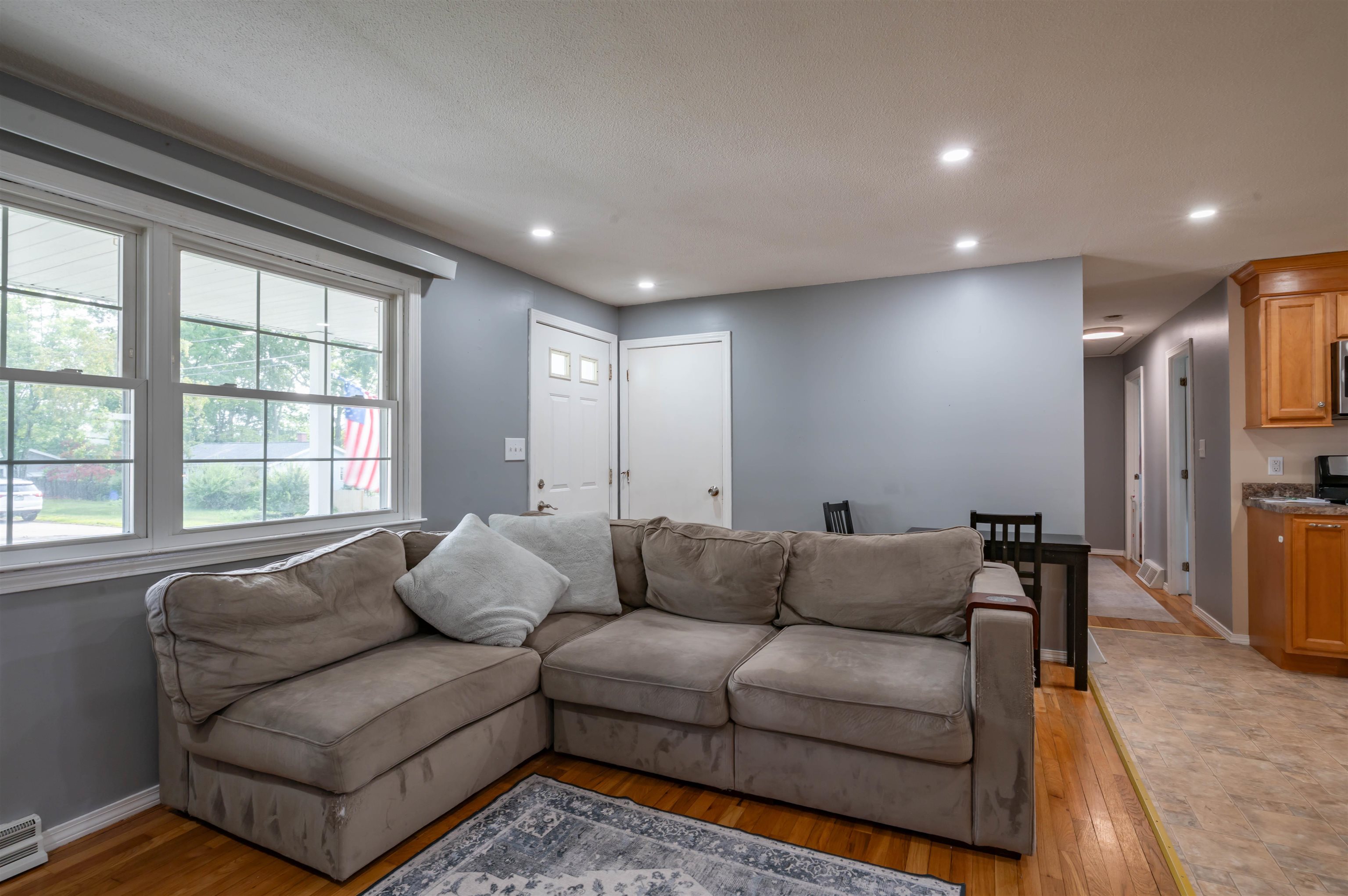 39 Norwich Road Nashua, NH 03062 - Photo 4 of 26 Gallery Image 4