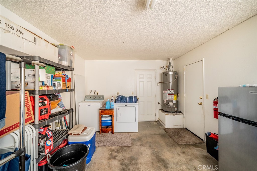 11461 Oasis Road Pinon Hills, CA 92372 - Photo 50 of 57 garage
