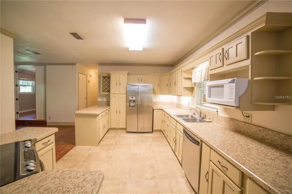 $2,300 | 1009 Northwest 39th Drive, Gainesville, FL 32605