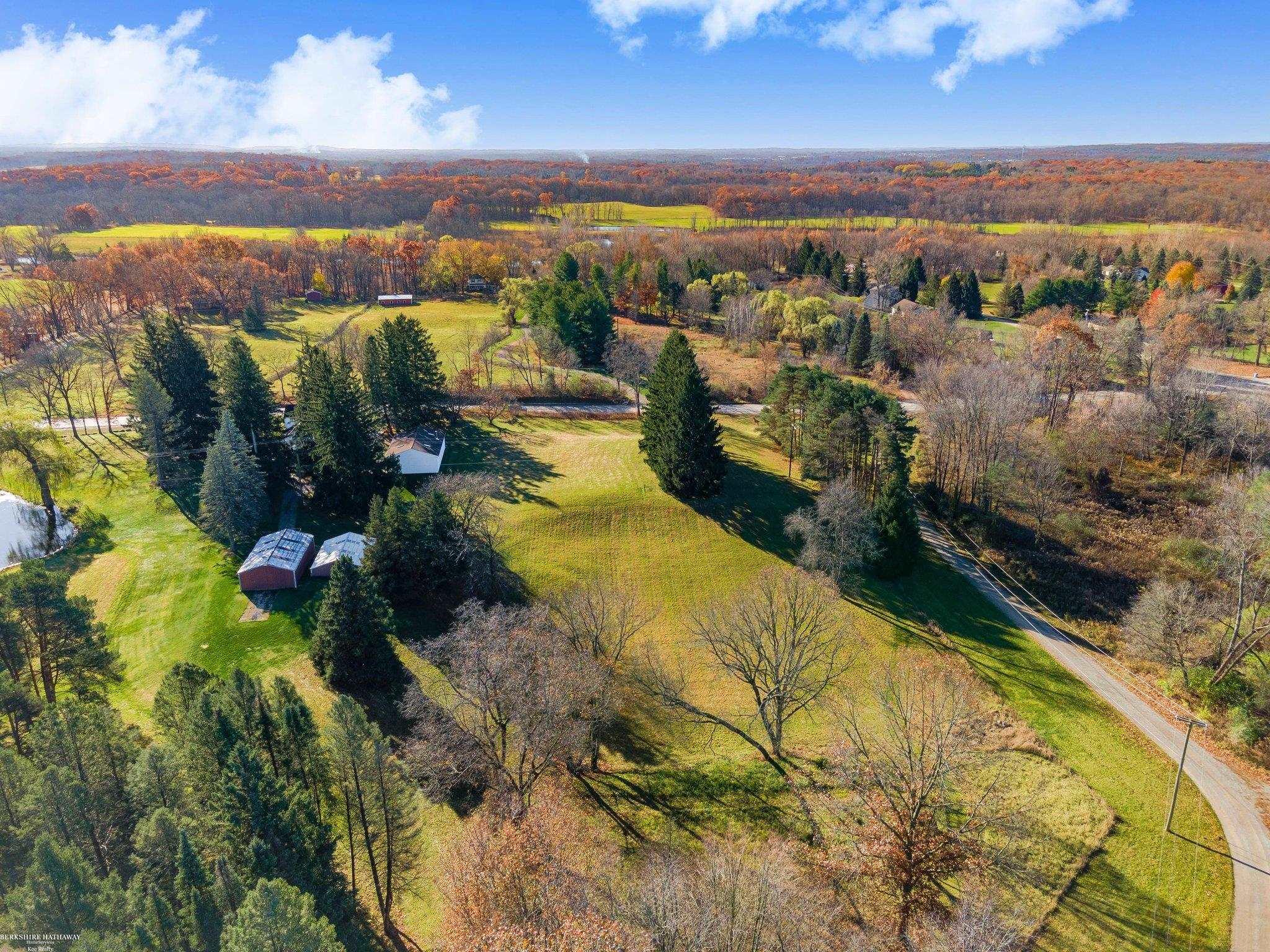 11421 Clyde Road Fenton, MI 48430 - Photo 41 of 46 50160049-bc1eeb8c-e111-4b76-aaab-5c9d68147485.JPG