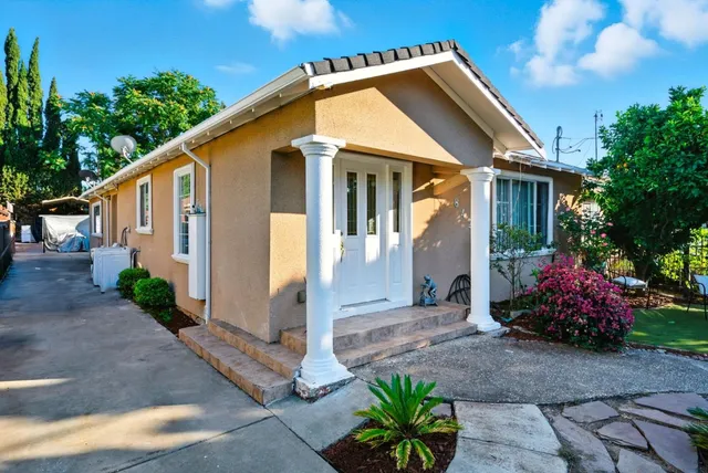 a view of a house with a yard and plants