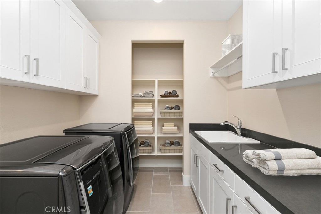79 Gravity Irvine, CA 92618 - Photo 46 of 70 a kitchen with a sink and cabinets