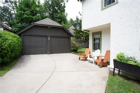 $735,000 | 604 West 70th Street, Kansas City, MO 64113