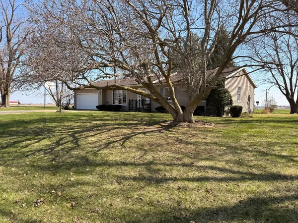$185,000 | 106 5th Street, McNabb, IL 61335