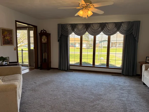 $185,000 | 106 5th Street, McNabb, IL 61335