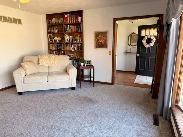 $185,000 | 106 5th Street, McNabb, IL 61335