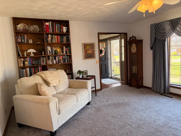 $185,000 | 106 5th Street, McNabb, IL 61335