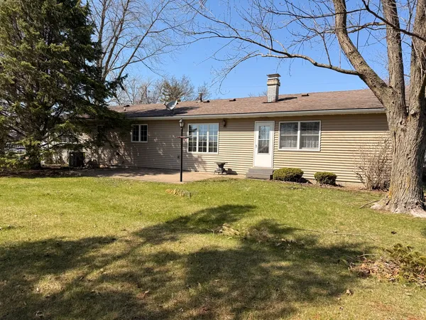 $185,000 | 106 5th Street, McNabb, IL 61335
