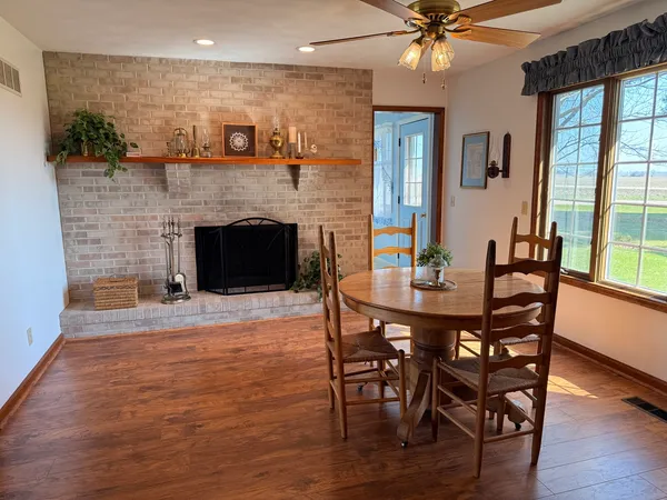 $185,000 | 106 5th Street, McNabb, IL 61335