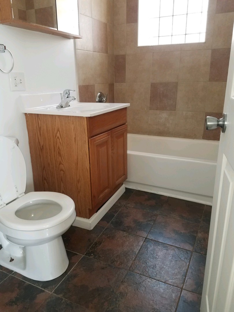 1640 South Springfield Avenue Chicago, IL 60623 - Photo 8 of 11 a bathroom with a sink a toilet and bathtub