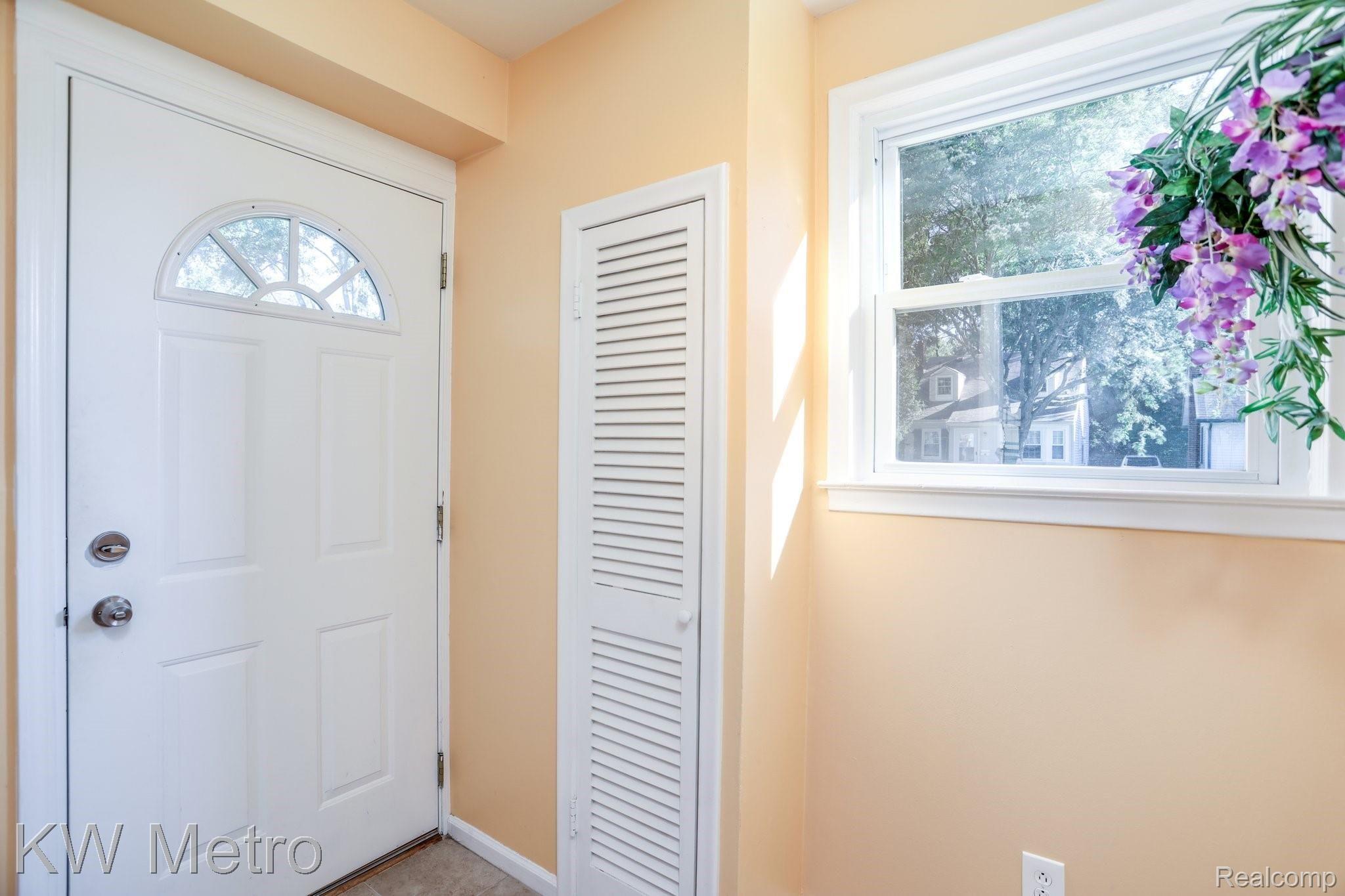 2428 Cambridge Road Berkley, MI 48072 - Photo 4 of 35 Welcoming entry and mudroom with great storage.