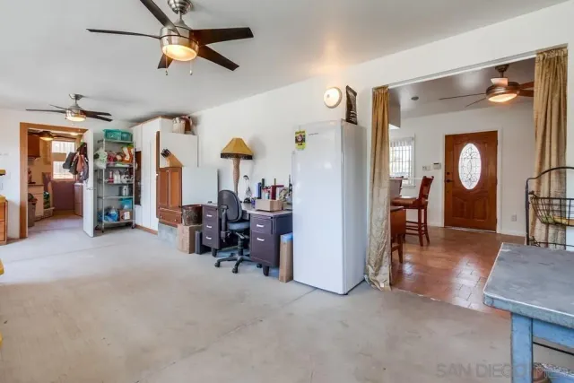 a view of a livingroom with furniture and a ceiling fan