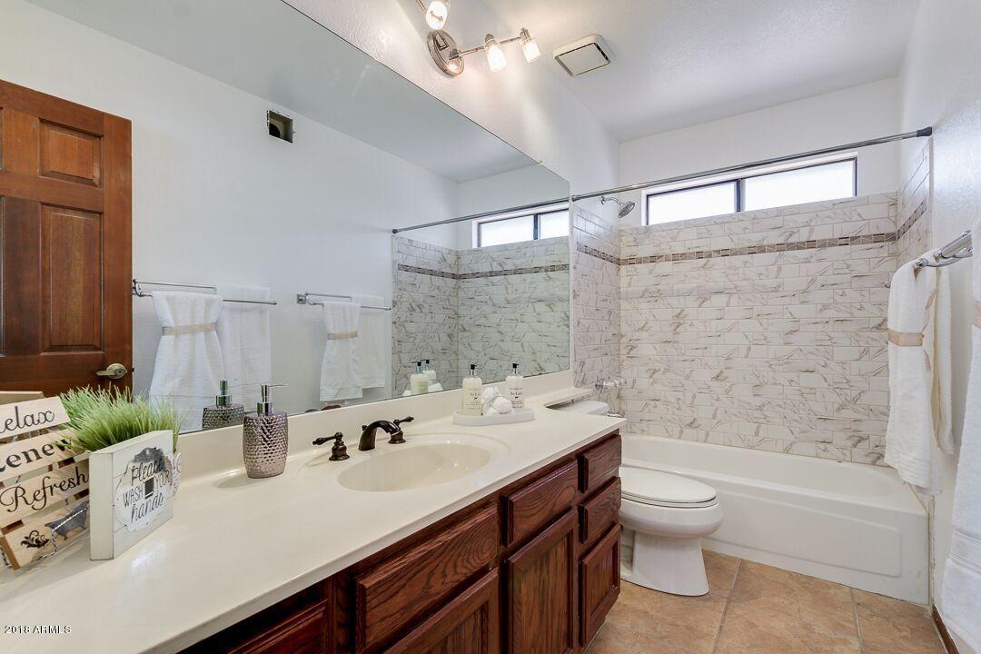 109 South Riata Drive Gilbert, AZ 85296 - Photo 20 of 26 Riata guest bathroom