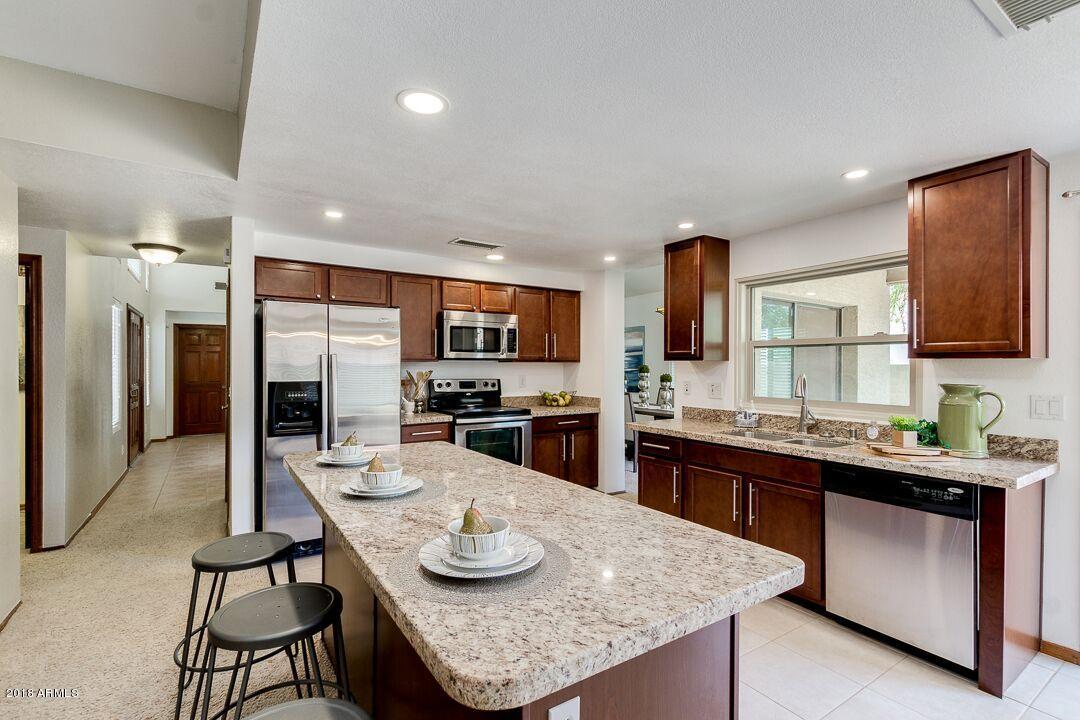 109 South Riata Drive Gilbert, AZ 85296 - Photo 5 of 26 Riata Kitchen