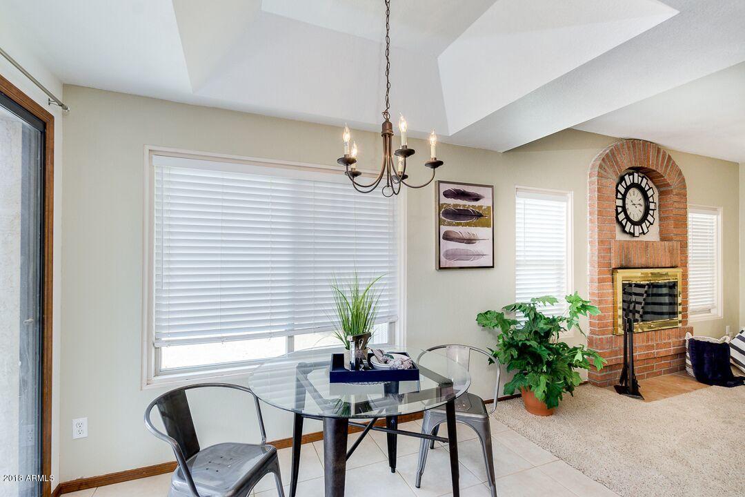 109 South Riata Drive Gilbert, AZ 85296 - Photo 7 of 26 Riata Kitchen dining
