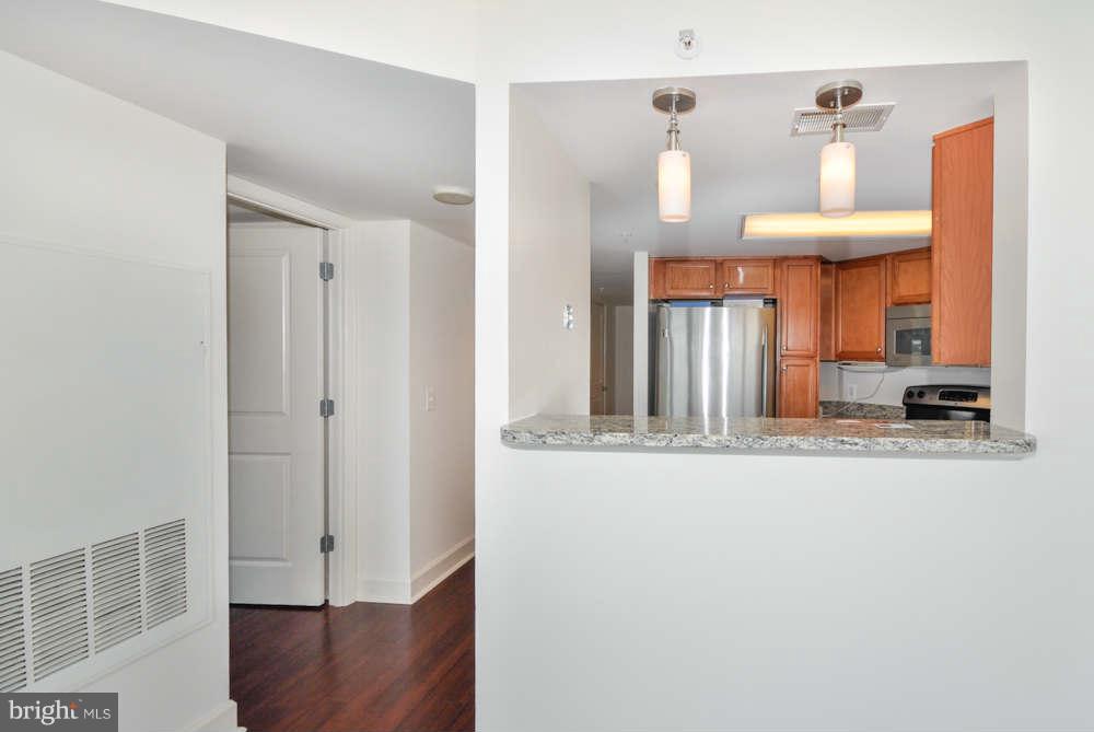 11800 Sunset Hills Road, Unit 722 Reston, VA 20190 - Photo 4 of 21 Living Room