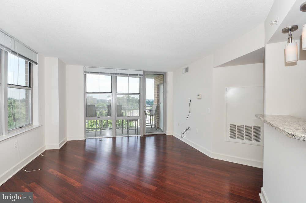11800 Sunset Hills Road, Unit 722 Reston, VA 20190 - Photo 6 of 21 Living Room