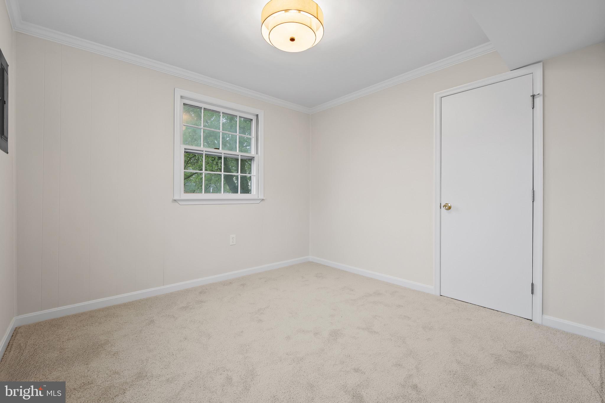 19420 Olney Mill Road Olney, MD 20832 - Photo 27 of 44 an empty room with a window