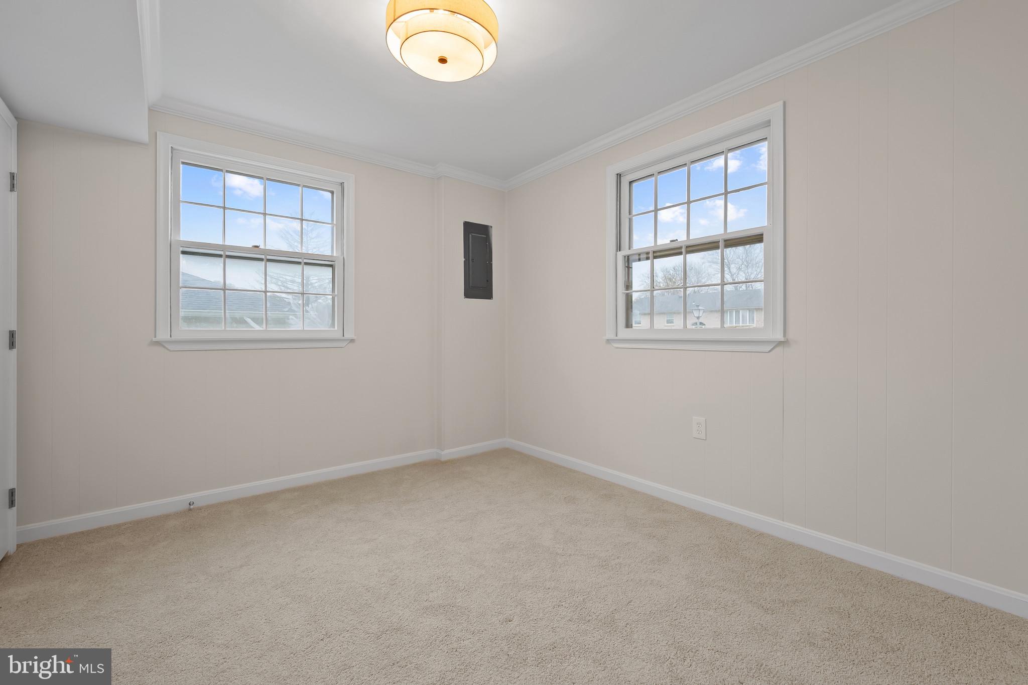 19420 Olney Mill Road Olney, MD 20832 - Photo 28 of 44 an empty room with windows