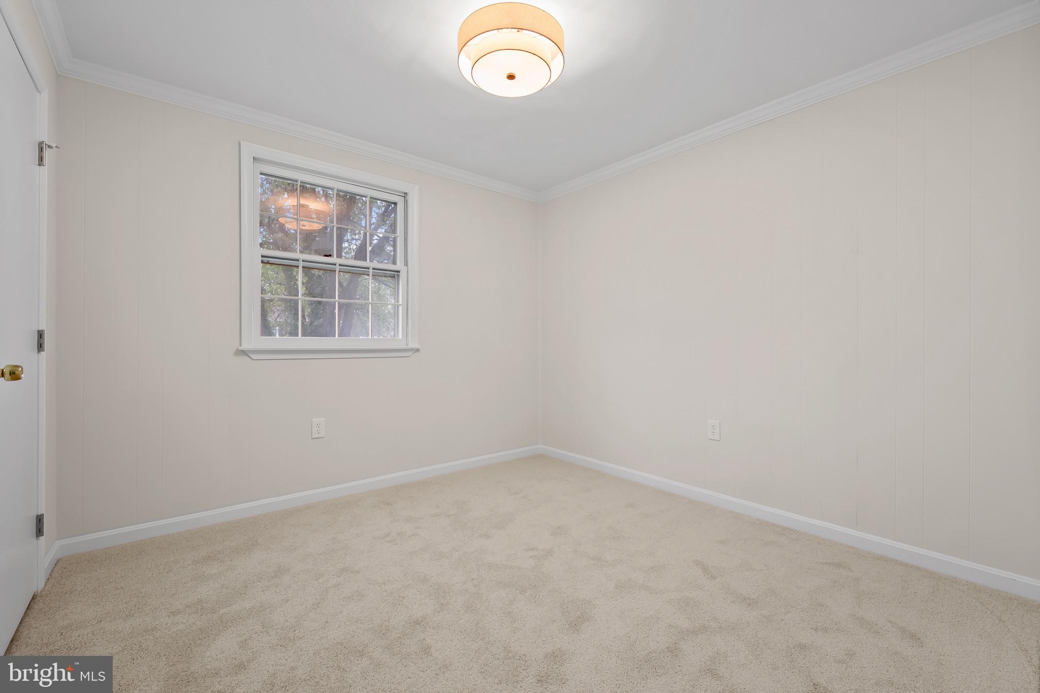 19420 Olney Mill Road Olney, MD 20832 - Photo 29 of 44 an empty room with windows