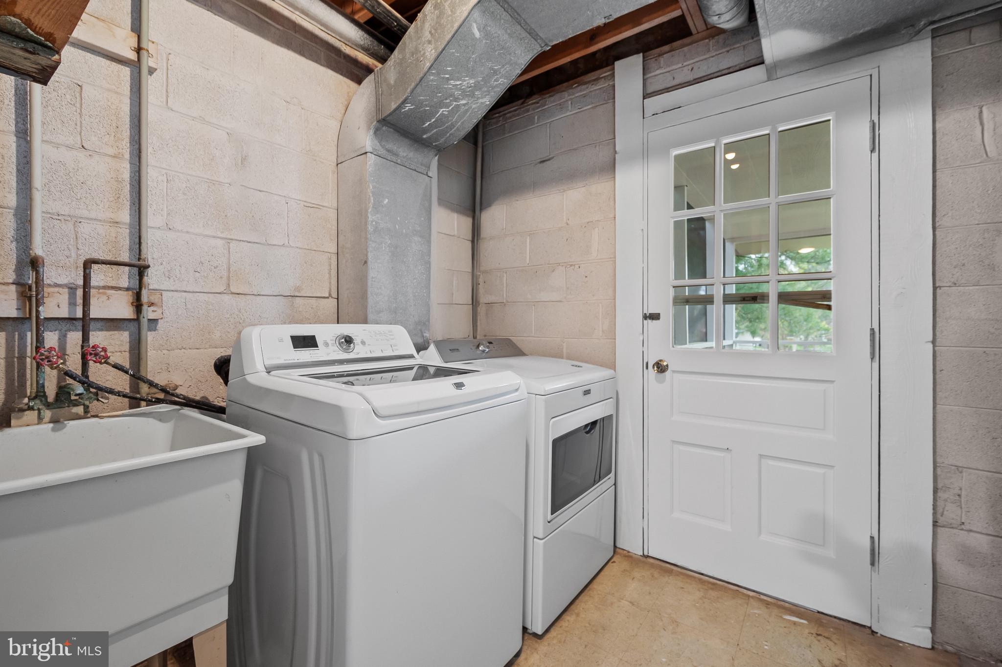 19420 Olney Mill Road Olney, MD 20832 - Photo 32 of 44 a utility room with dryer and washer