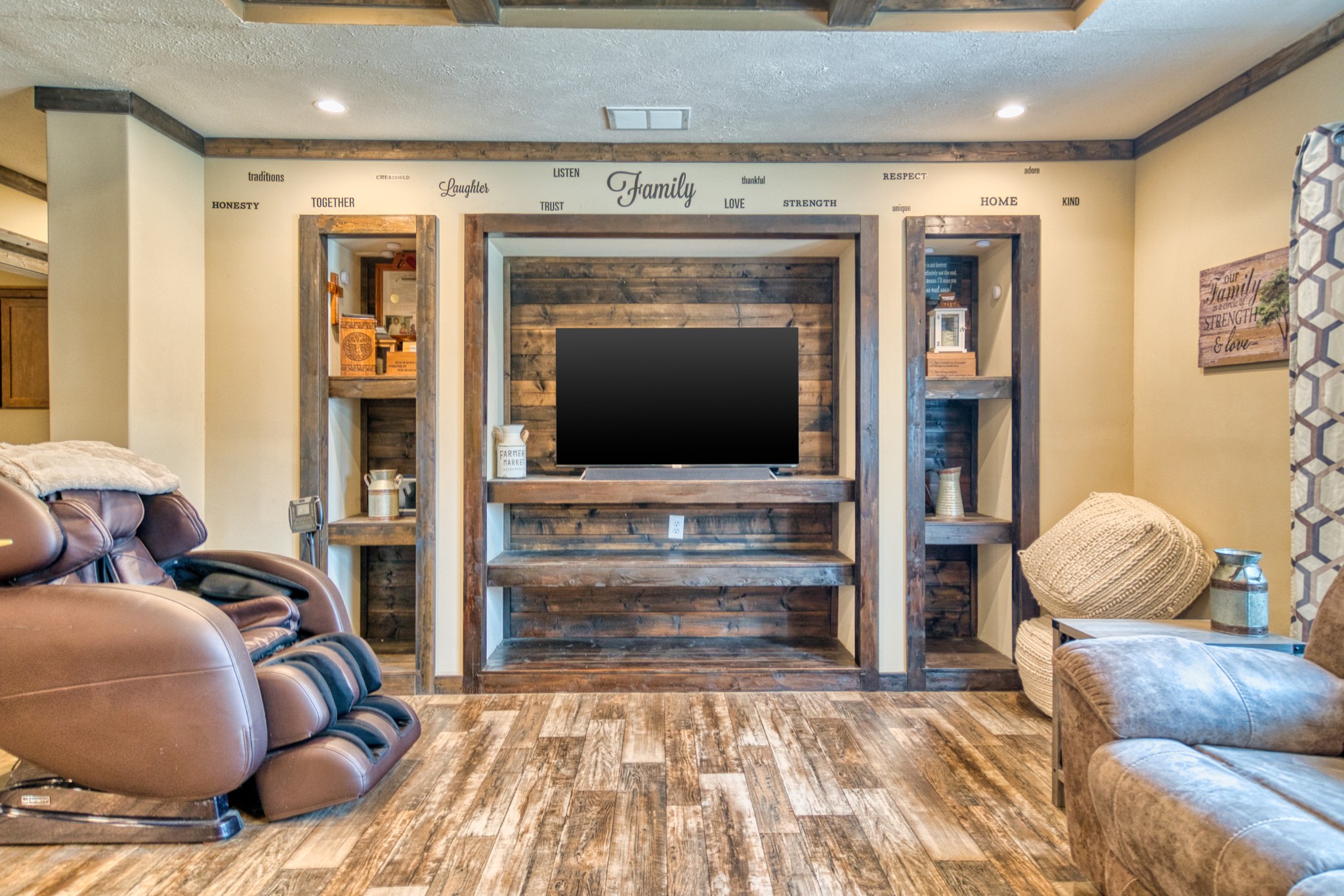 721 Spa Road Lewisburg, KY 42256 - Photo 25 of 56 a living room with furniture and a flat screen tv