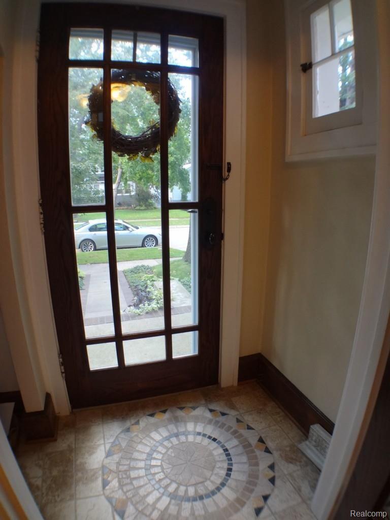 32 Devonshire Road Pleasant Ridge, MI 48069 - Photo 4 of 39 DSC04427.jpg