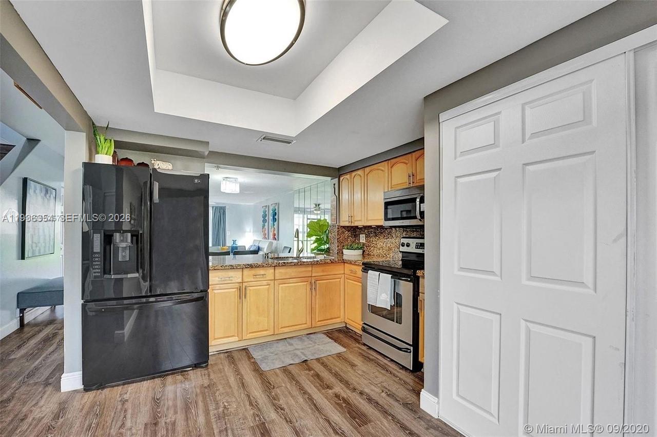 8925 Springtree Lakes Drive Sunrise, FL 33351 - Photo 16 of 38