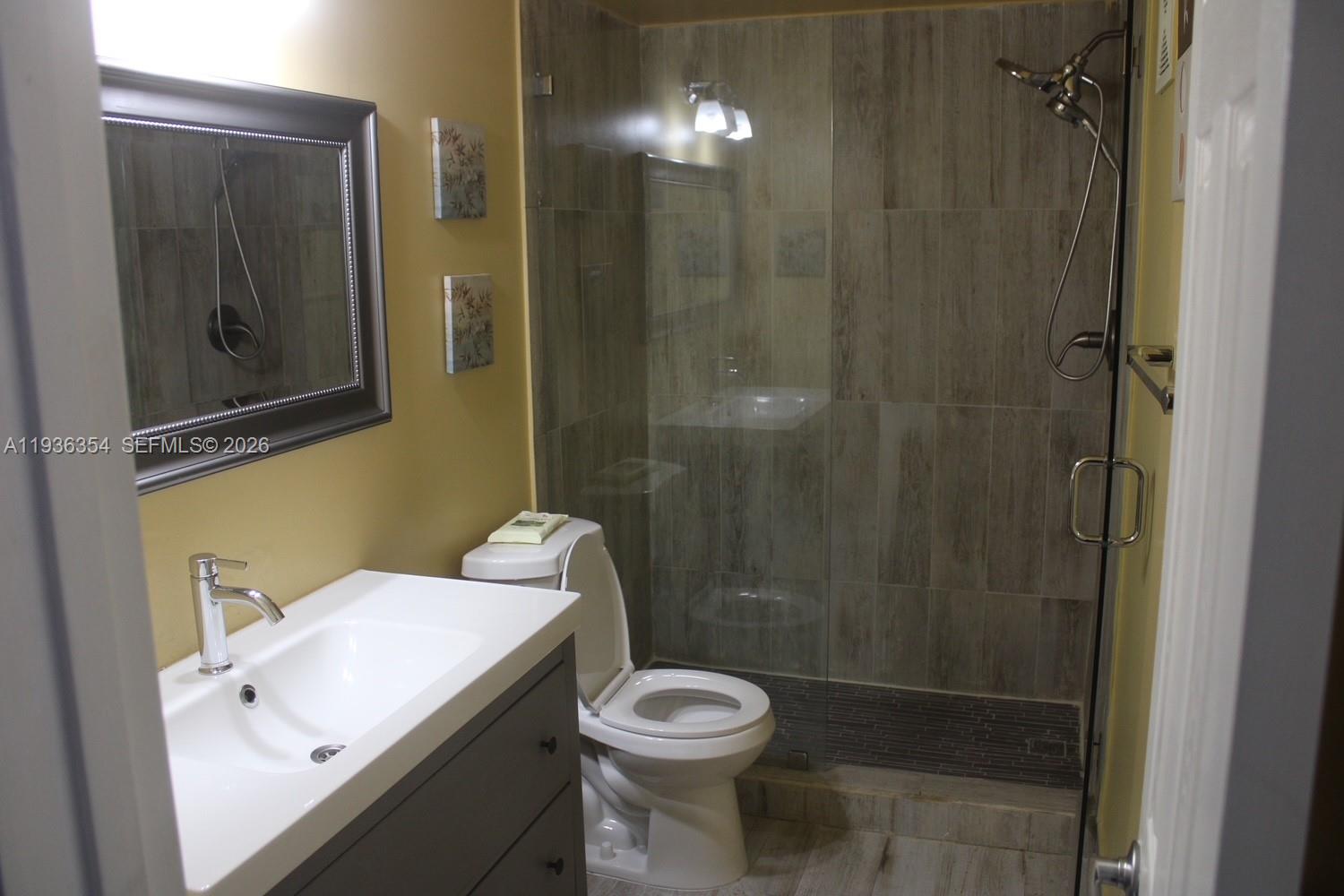 8925 Springtree Lakes Drive Sunrise, FL 33351 - Photo 19 of 38