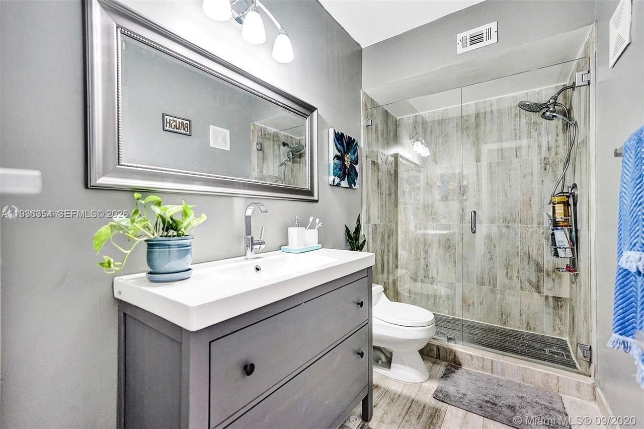 8925 Springtree Lakes Drive Sunrise, FL 33351 - Photo 25 of 38