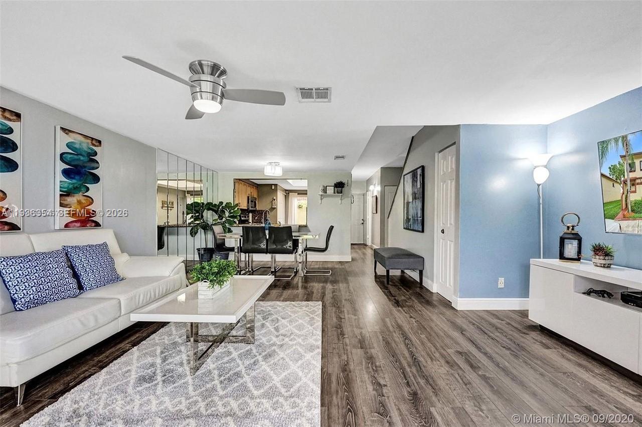 8925 Springtree Lakes Drive Sunrise, FL 33351 - Photo 3 of 38