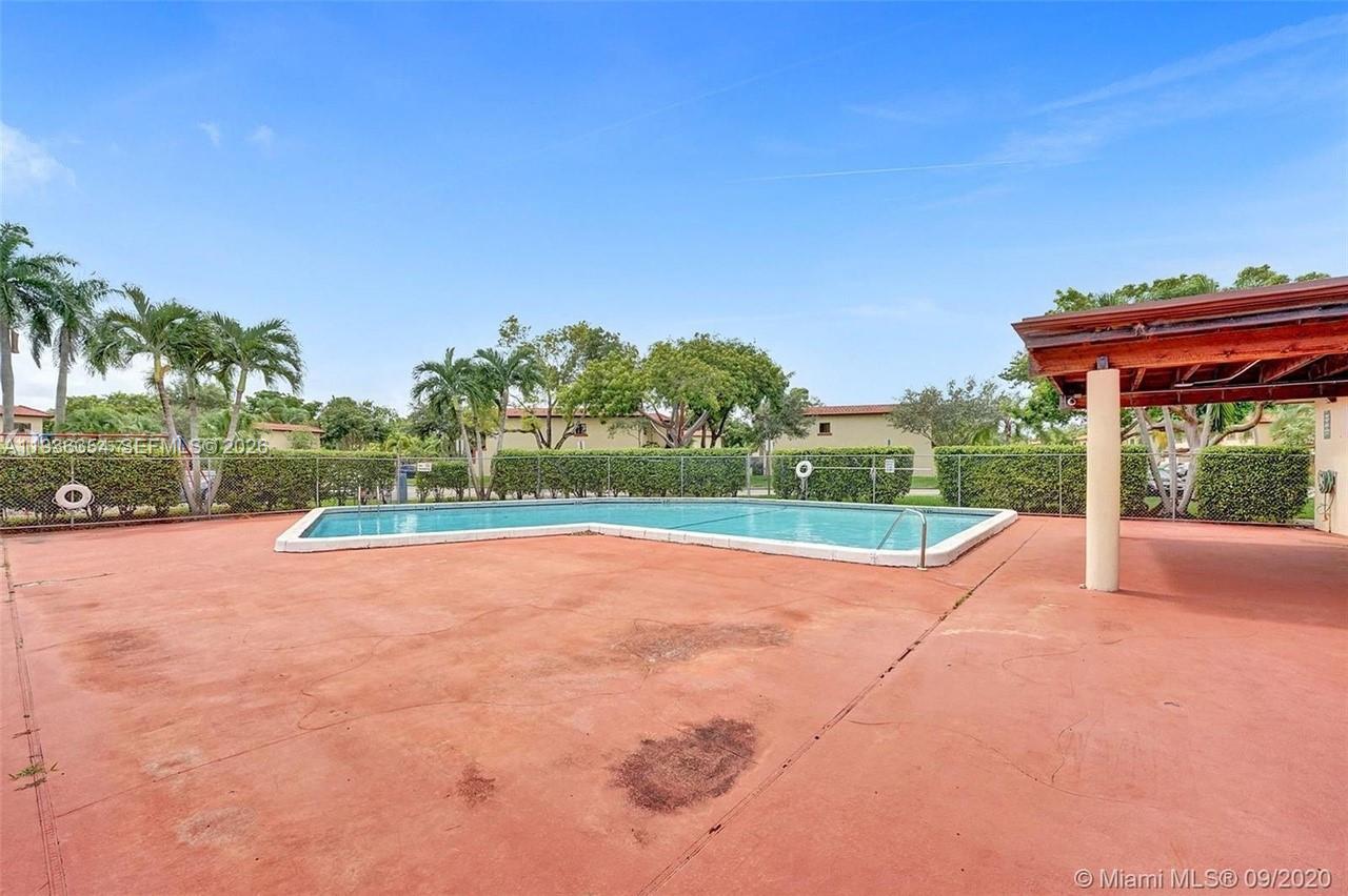 8925 Springtree Lakes Drive Sunrise, FL 33351 - Photo 10 of 38