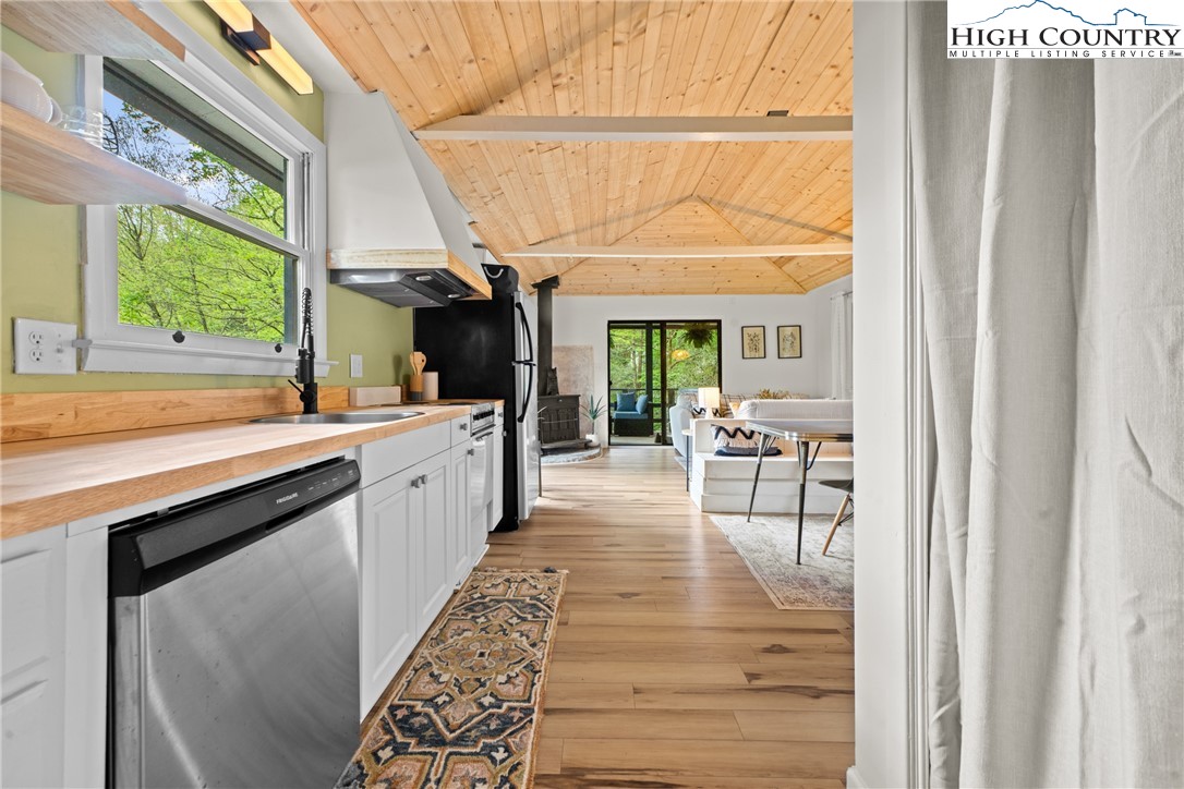 252 Hemlock Road Banner Elk, NC 28604 - Photo 13 of 50 Gallery Image 13