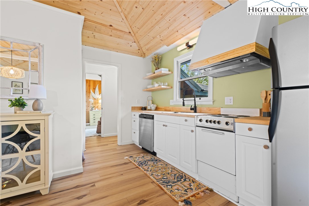 252 Hemlock Road Banner Elk, NC 28604 - Photo 4 of 50 Gallery Image 4