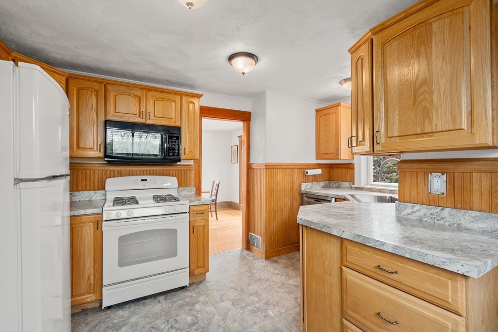 4 Edwin Street Quincy, MA 02171 - Photo 9 of 30