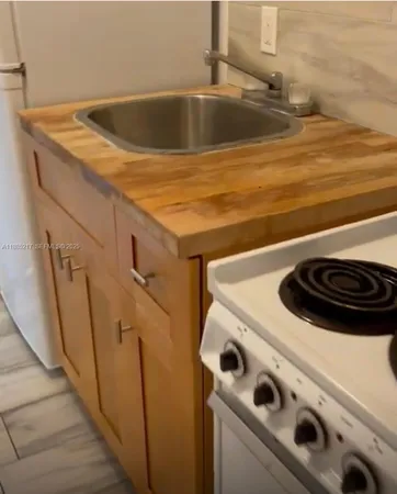 a view of a utility room with washer and dryer