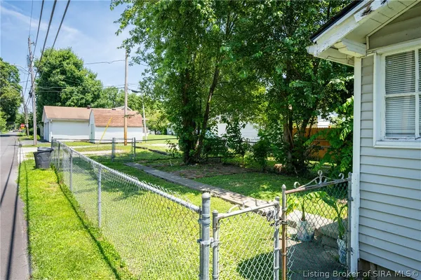 $275,000 | 101-103 East Stansifer Avenue, Clarksville, IN 47129