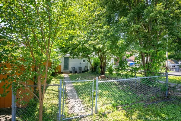 $275,000 | 101-103 East Stansifer Avenue, Clarksville, IN 47129