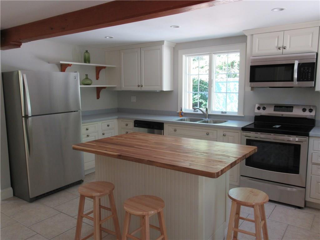 81 Old Post Road York, ME 03909 - Photo 5 of 22 This kitchen is so cute! NEW...